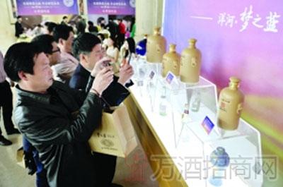 梦之蓝·封坛酒引起众多收藏家的兴趣