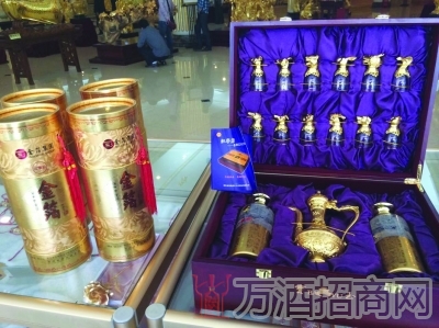 包装精美的金箔酒礼盒