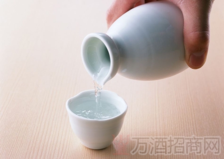 含漱白酒可有效预防口腔溃疡