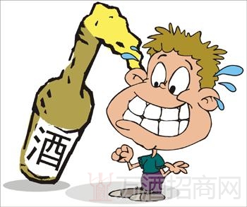 大量饮酒不利身体健康