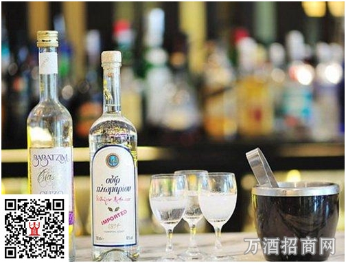 茴香酒调制的鸡尾酒：