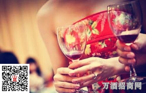 在婚宴上该怎样敬酒？