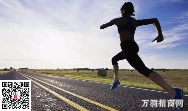 一杯红酒等于60个深蹲的卡路里？