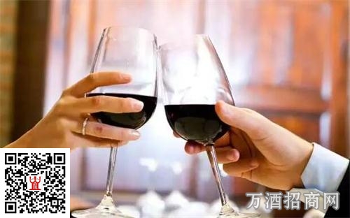 为什么红葡萄酒瓶是绿色的？