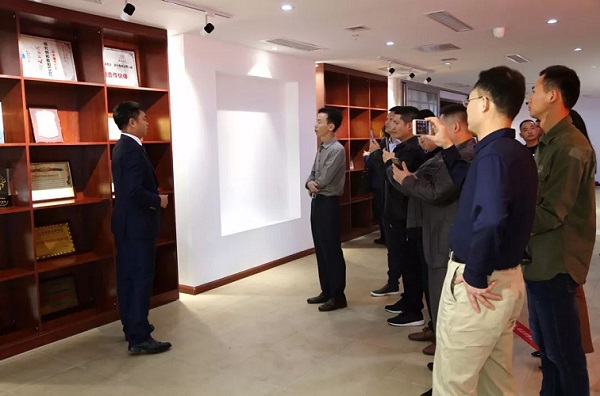 复转军人听黄永毅介绍天朝上品贵人酒